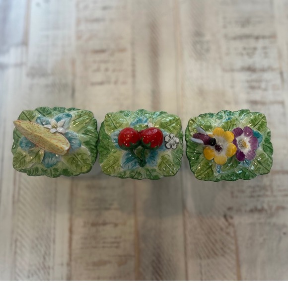 Set of 3 vintage Italian Ceramic jars w Fruit flower and insect decorative lids - Picture 9 of 10